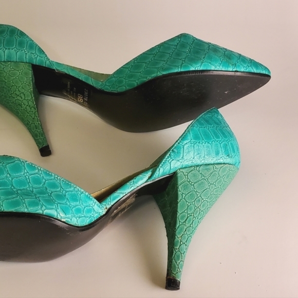 Vintage Bright Turquoise 80s Glam Faux Snakeskin Pumps - Picture 10 of 12